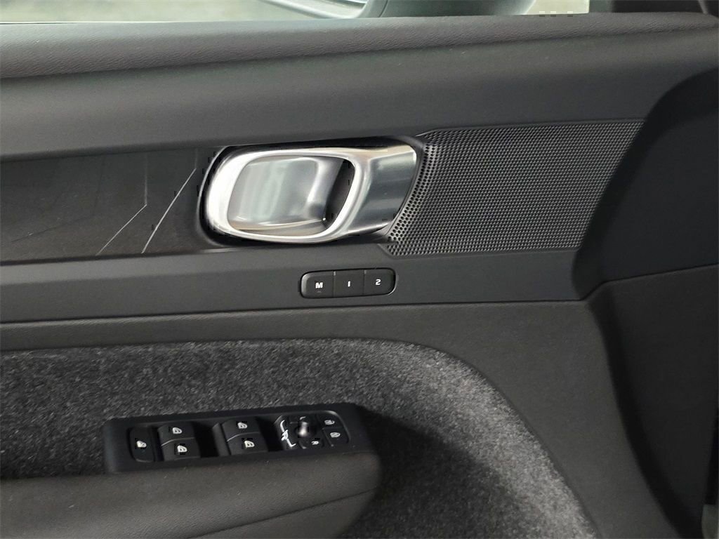 Certified 2024 Volvo XC40 Recharge Core w/ Protection Package Premier image 21