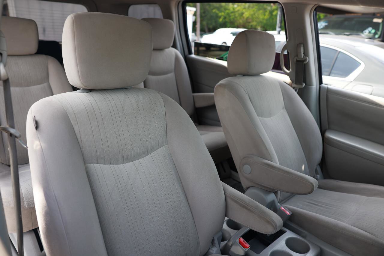 Used 2017 Nissan Quest SV FWD image 12