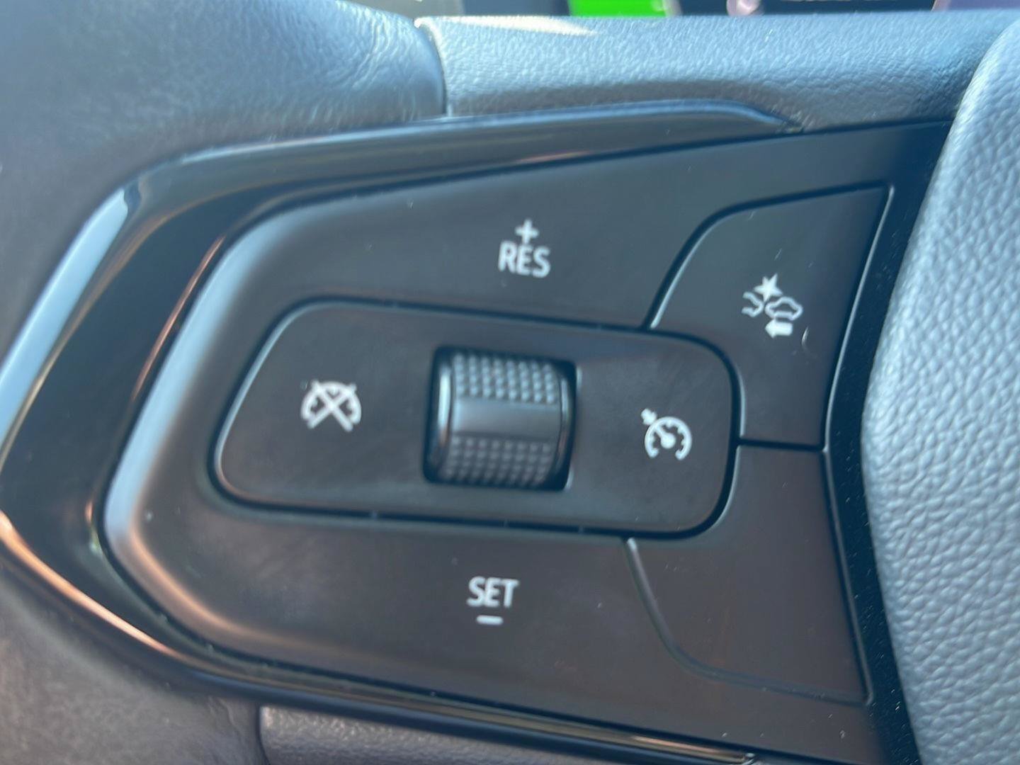 Used 2023 Chevrolet Bolt EUV LT w/ Comfort Package FWD image 20