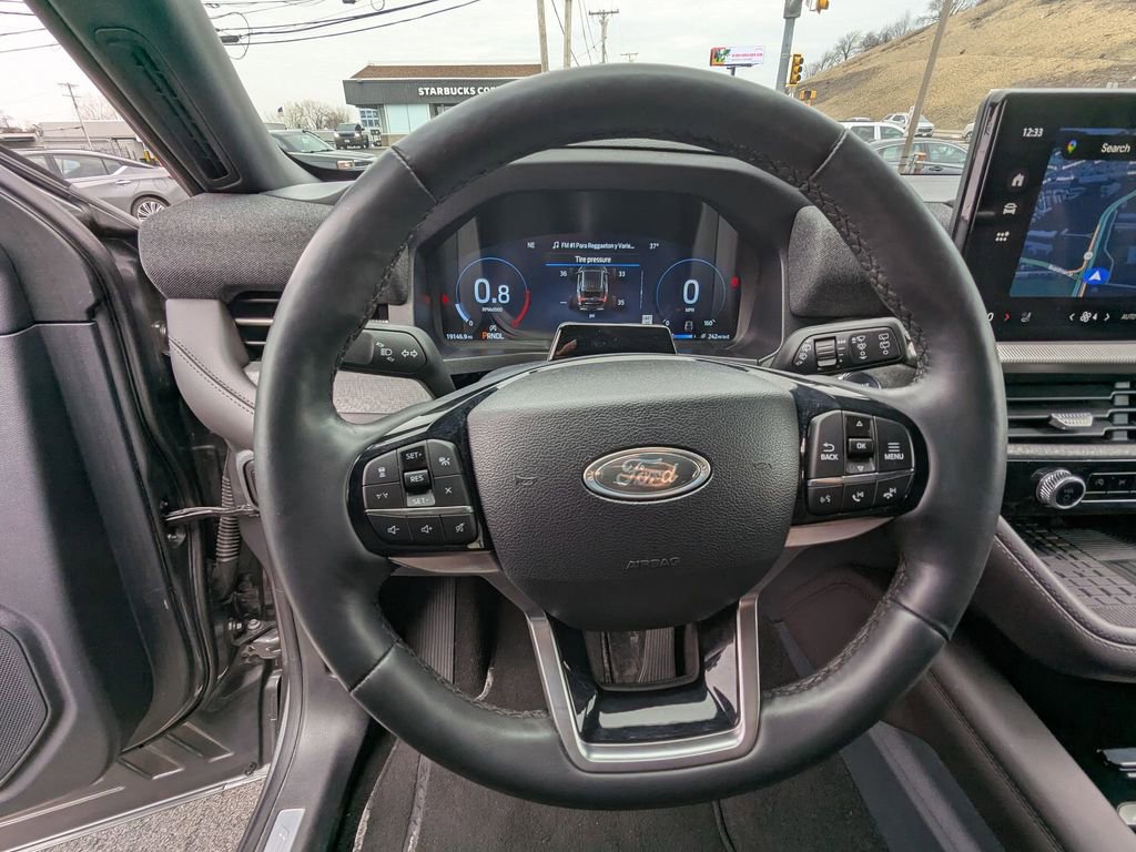 Used 2025 Ford Explorer Platinum w/ LUX Leather Package AWD/4WD image 17
