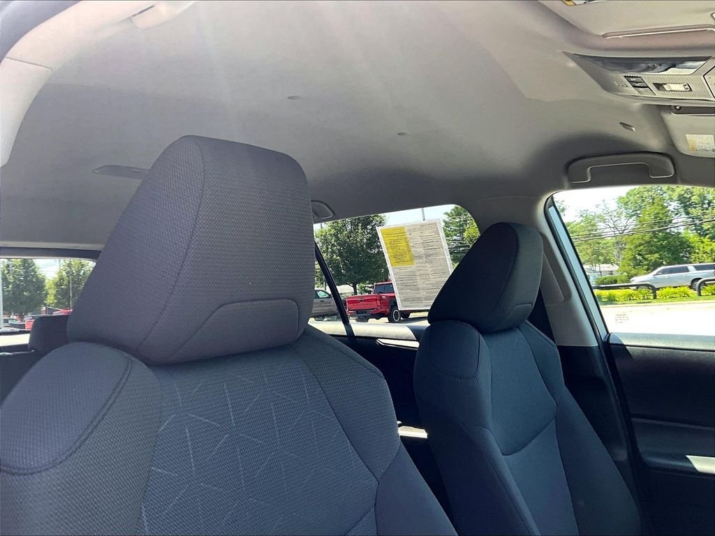Used 2025 Toyota RAV4 XLE AWD/4WD image 22
