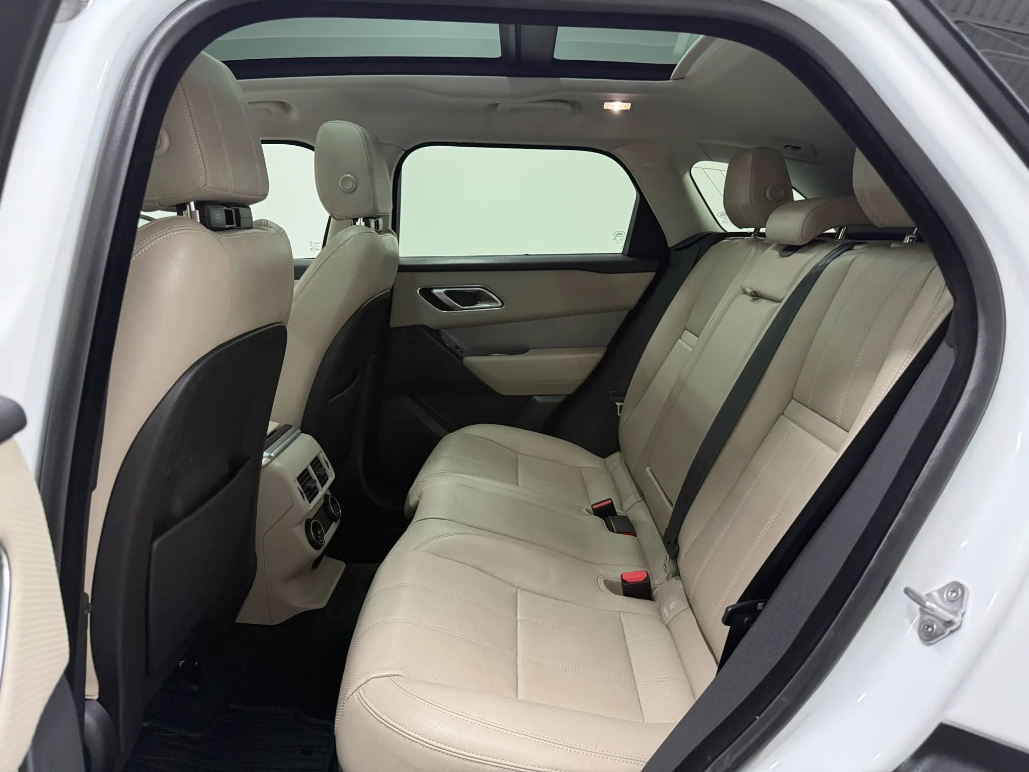 Used 2020 Land Rover Range Rover Velar S image 15