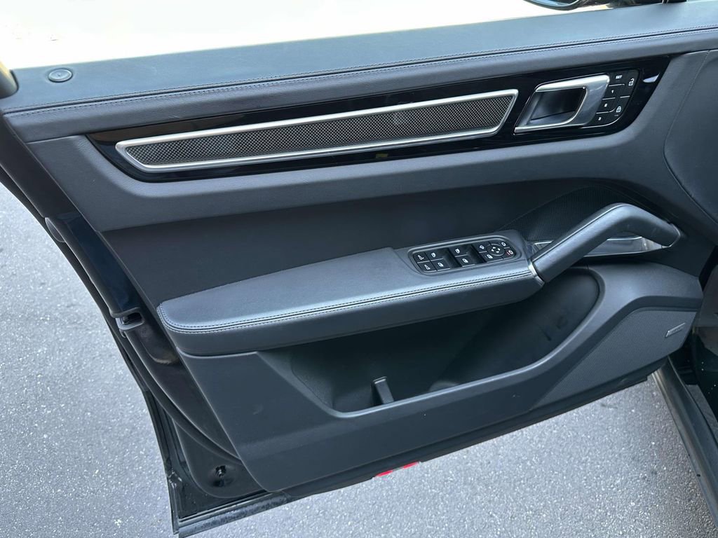 Certified 2023 Porsche Cayenne Turbo image 18