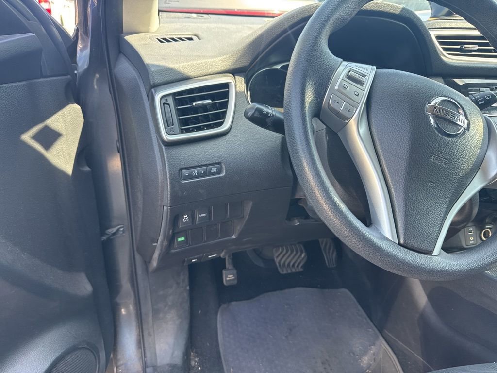 Used 2016 Nissan Rogue S image 6