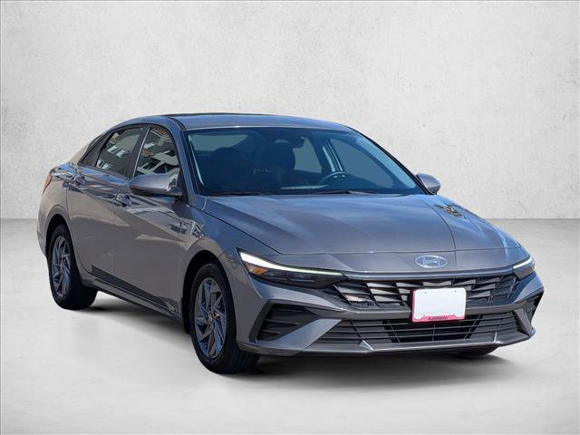 Used 2024 Hyundai Elantra SEL FWD image 3