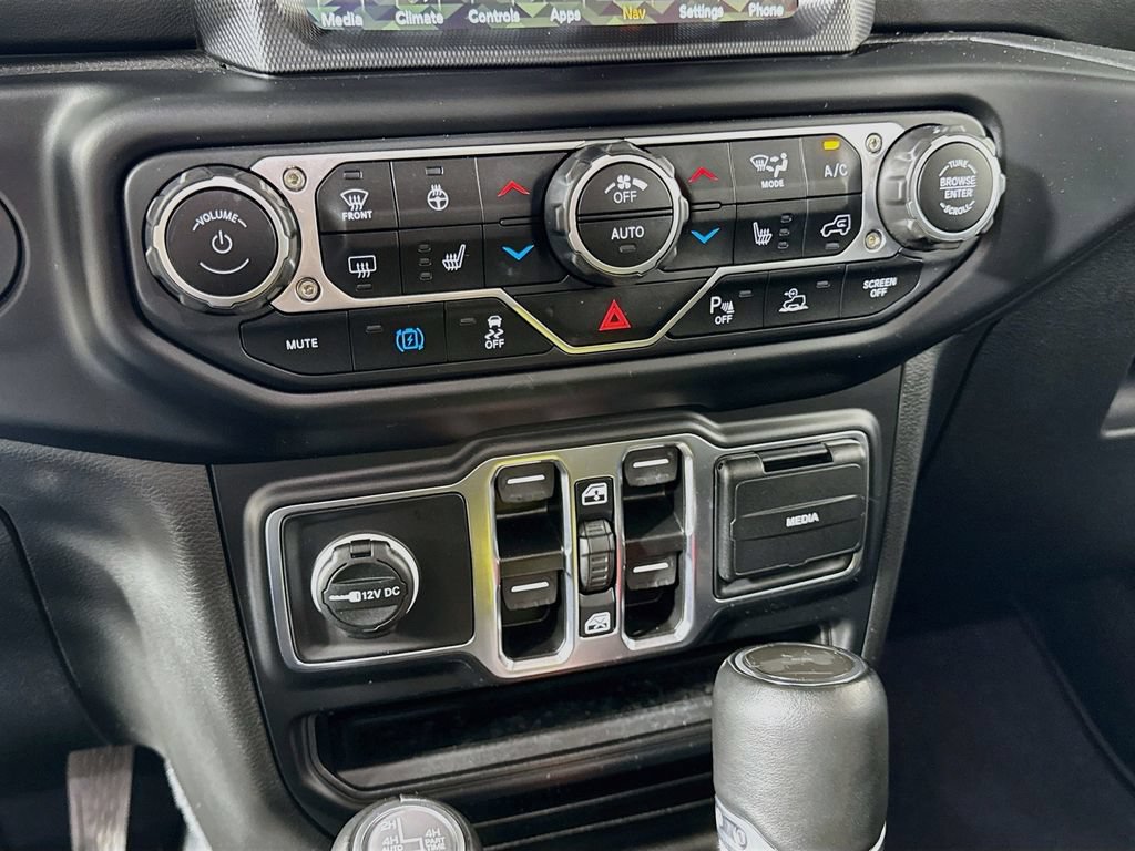 Used 2023 Jeep Wrangler Unlimited Sahara AWD/4WD image 16