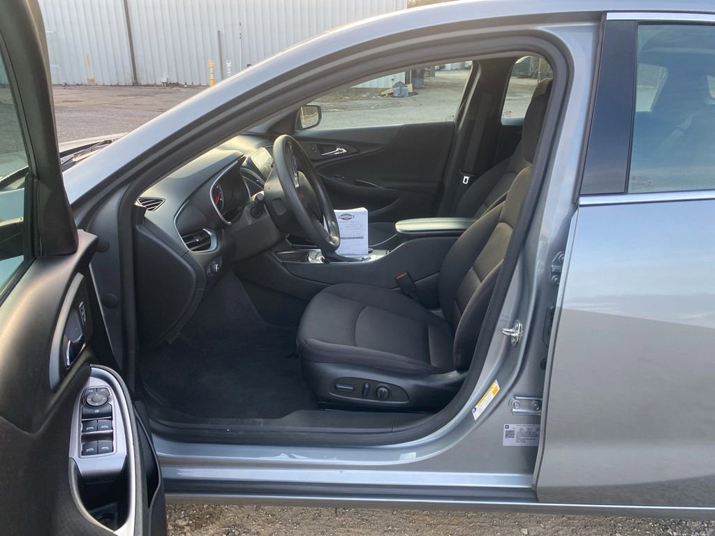 Used 2024 Chevrolet Malibu LT image 4