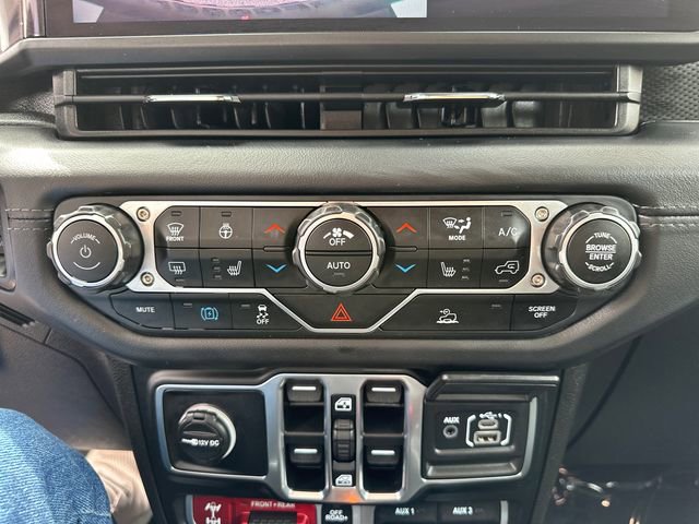 Used 2025 Jeep Wrangler Unlimited Rubicon 4xe w/ Convenience Group AWD/4WD image 41