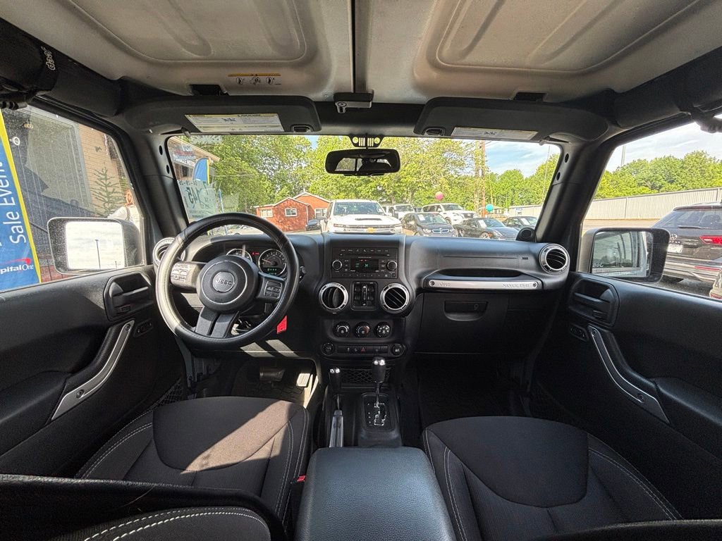 Used 2014 Jeep Wrangler Unlimited Sahara w/ Connectivity Group AWD/4WD image 11