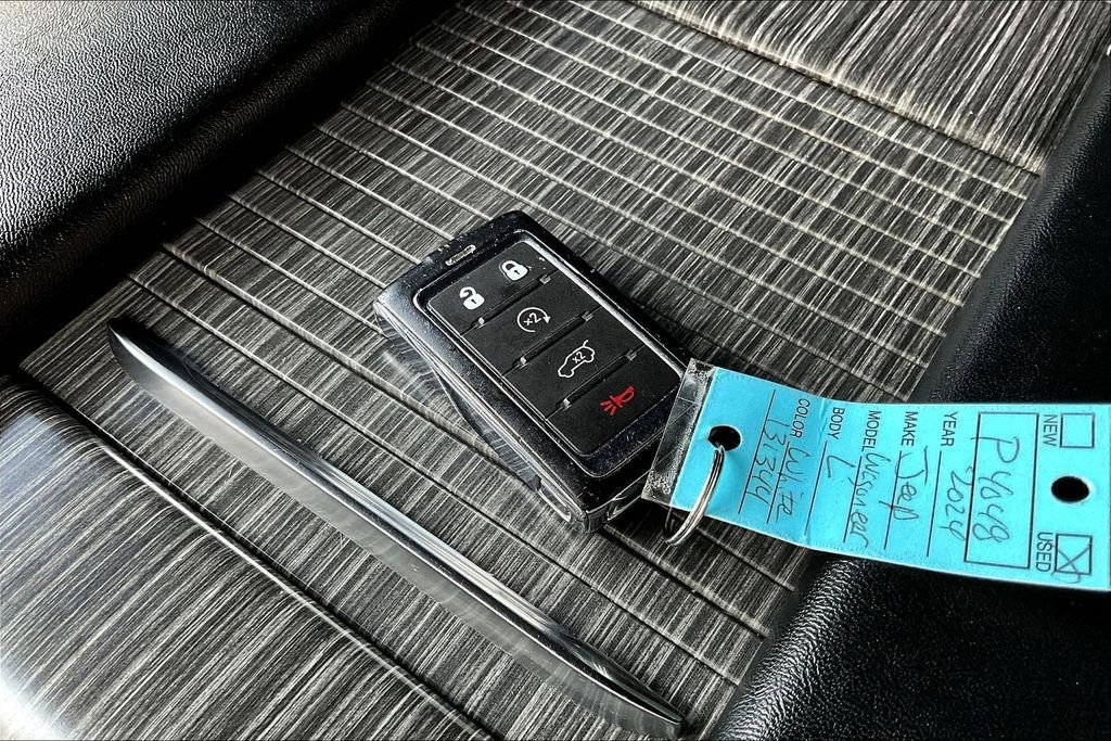 Used 2024 Jeep Wagoneer L Series II w/ Flexible Seating Group AWD/4WD image 33