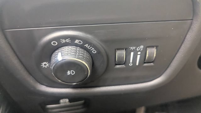 Used 2023 Jeep Grand Cherokee Summit AWD/4WD image 40
