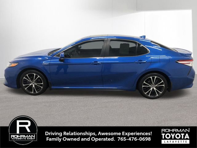 Used 2020 Toyota Camry SE w/ Sunroof Package image 3