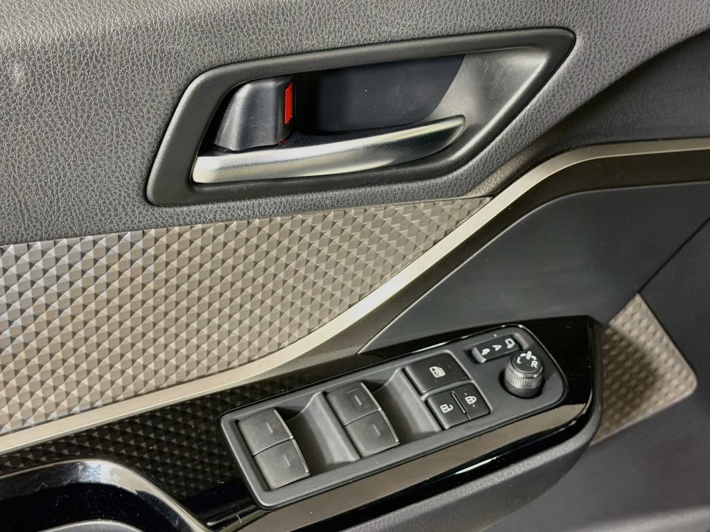 Used 2020 Toyota C-HR Limited FWD image 17