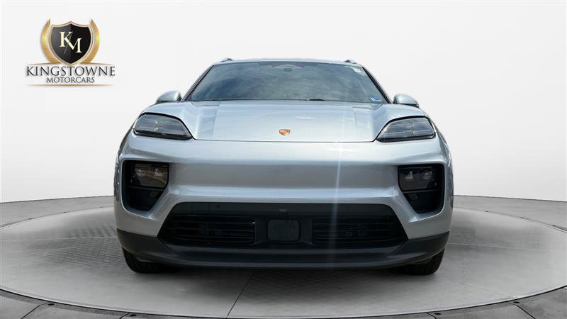 Used 2024 Porsche Macan 4 Electric AWD/4WD image 8