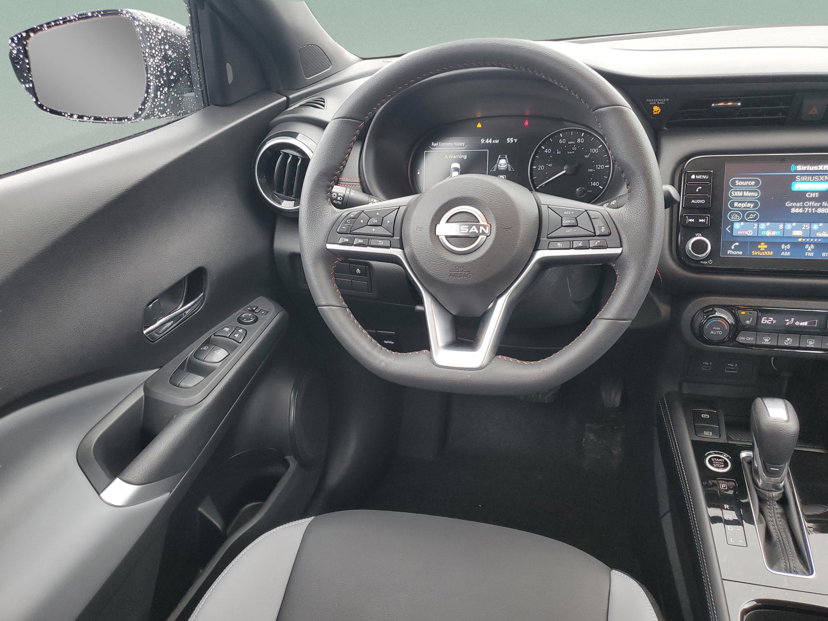 Used 2023 Nissan Kicks SR w/ SR Premium Package FWD image 9