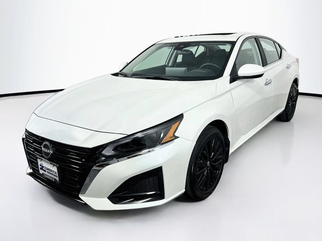 Used 2025 Nissan Altima 2.5 SV w/ SV Special Edition Package AWD/4WD image 3