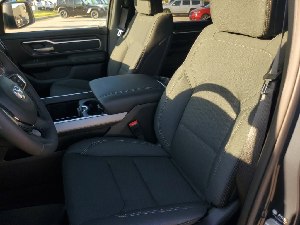 New 2026 RAM 1500 4x4 Crew Cab image 27