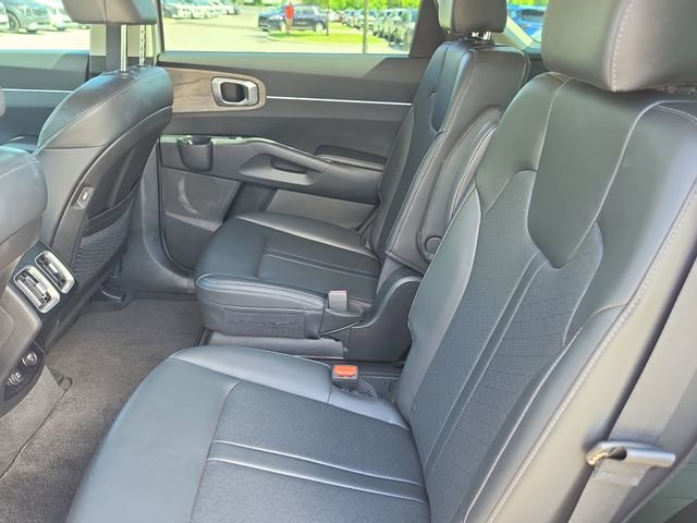 Used 2023 Kia Sorento EX w/ Panoramic Sunroof Package FWD image 12