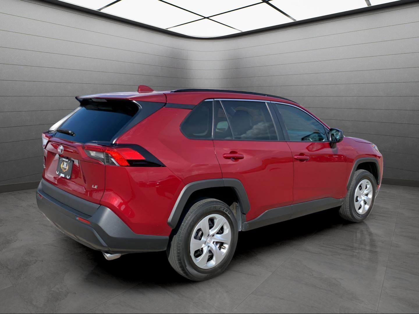 Used 2021 Toyota RAV4 LE image 7