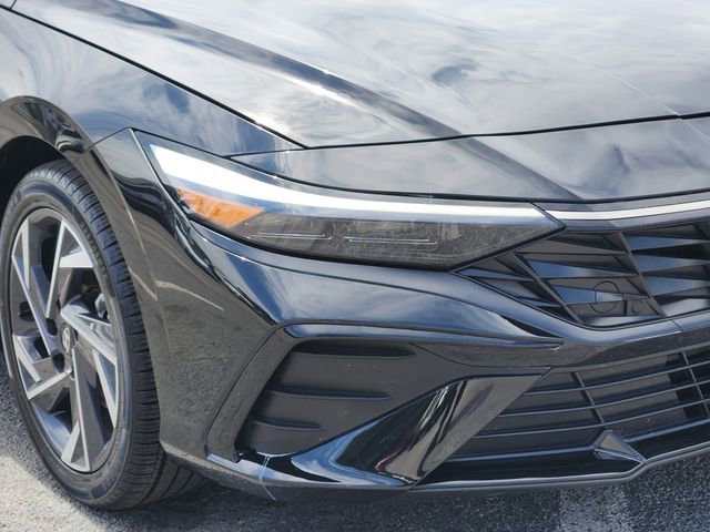 Used 2025 Hyundai Elantra SEL FWD image 8