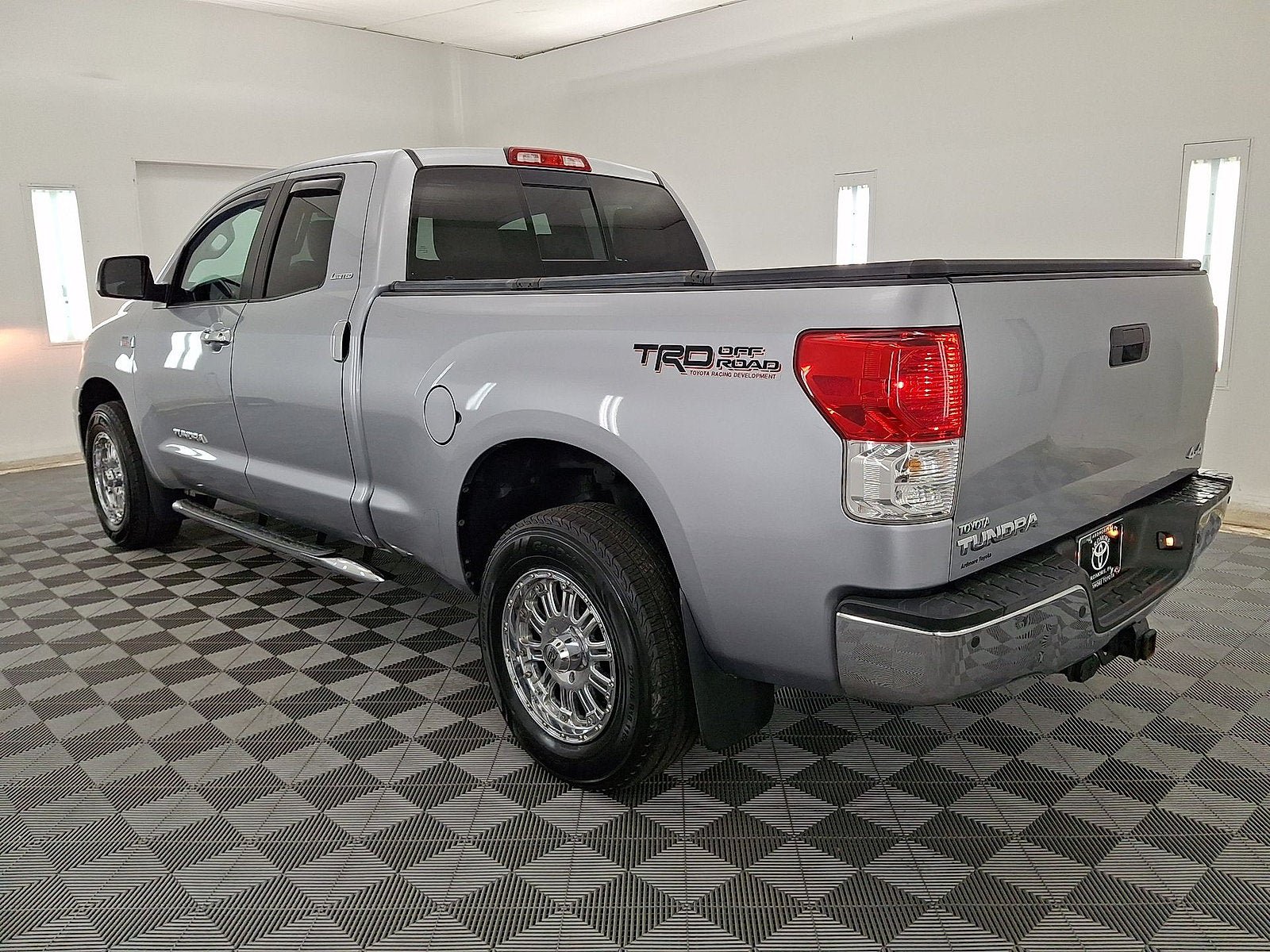 Used 2011 Toyota Tundra Limited w/ TRD Off-Road Pkg AWD/4WD image 12