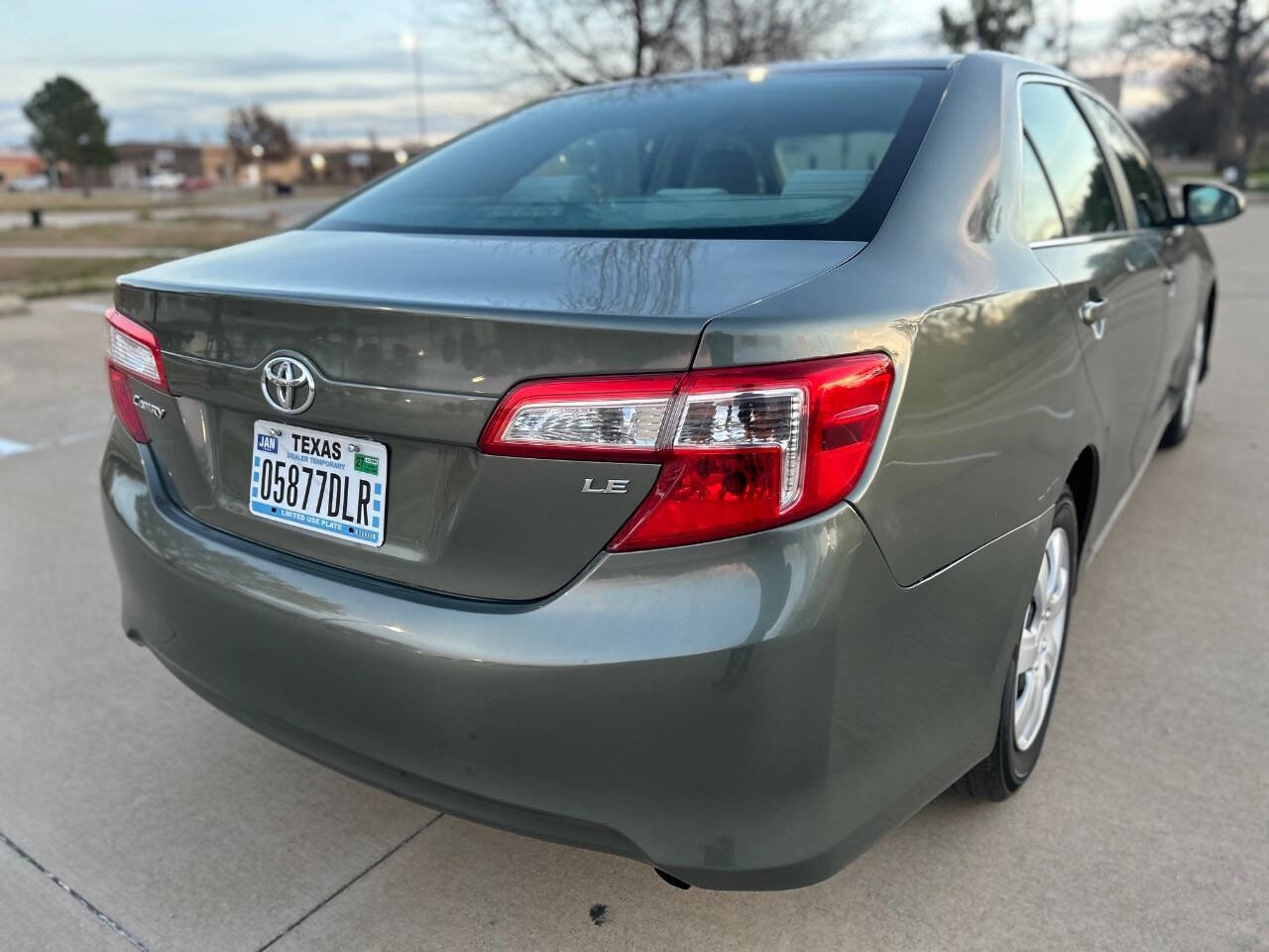 Used 2012 Toyota Camry LE FWD image 6