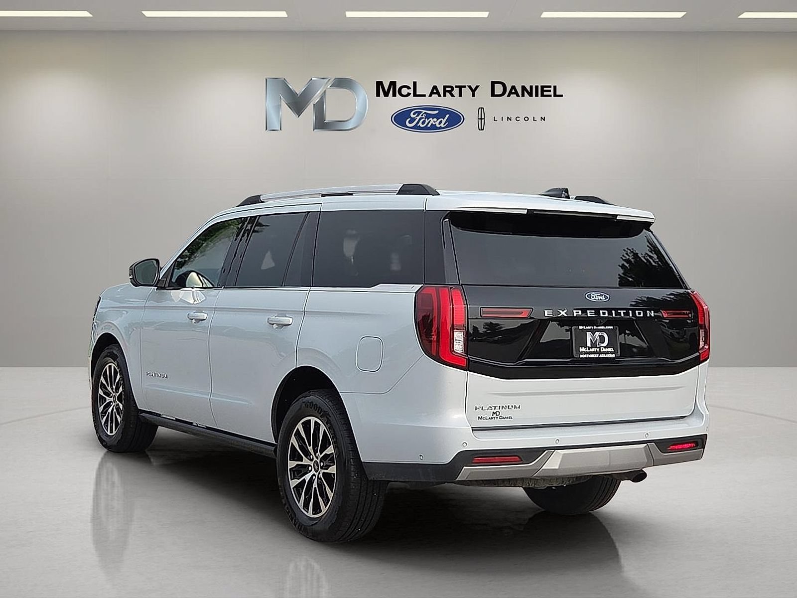 Used 2025 Ford Expedition Platinum AWD/4WD image 4