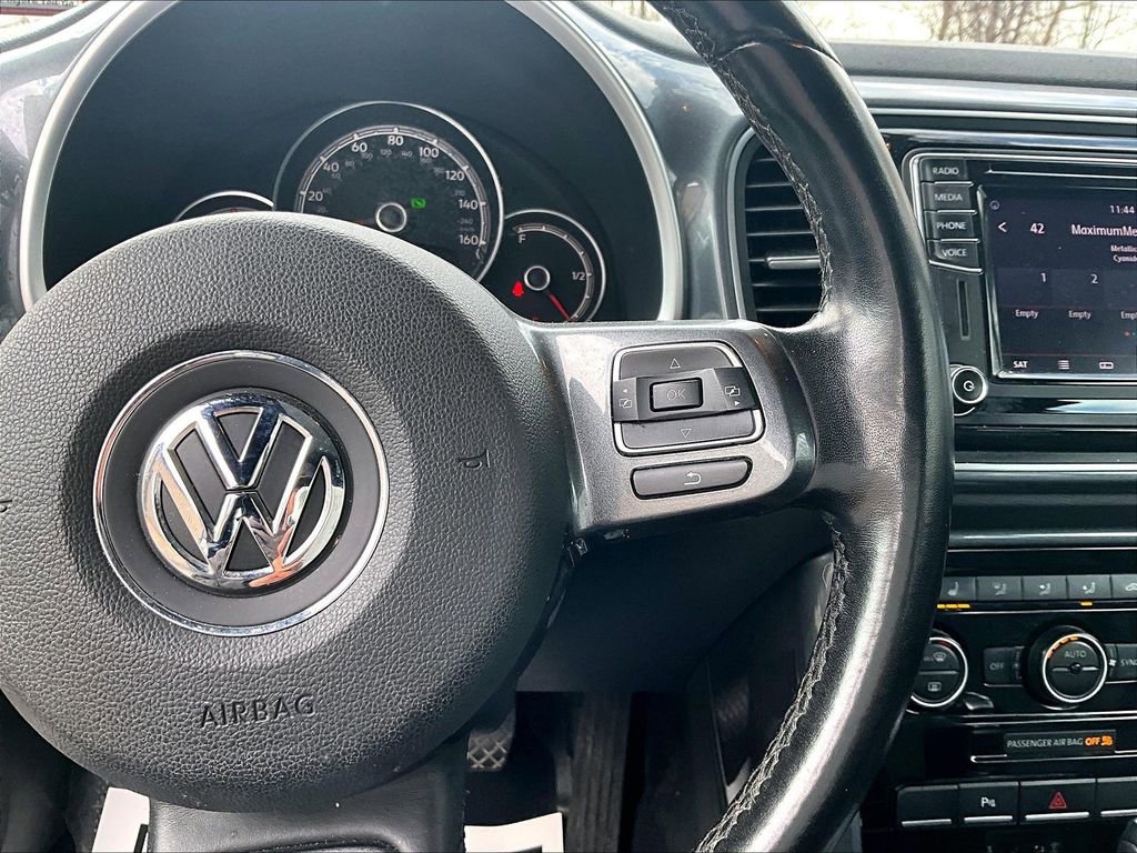 Used 2019 Volkswagen Beetle 2.0T SE FWD image 17