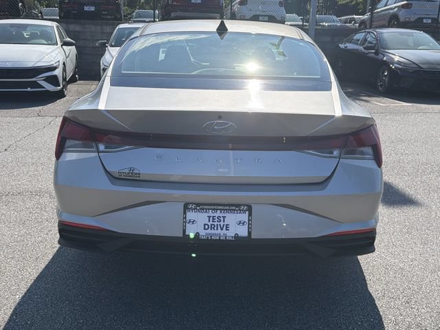 Certified 2022 Hyundai Elantra SE FWD image 6