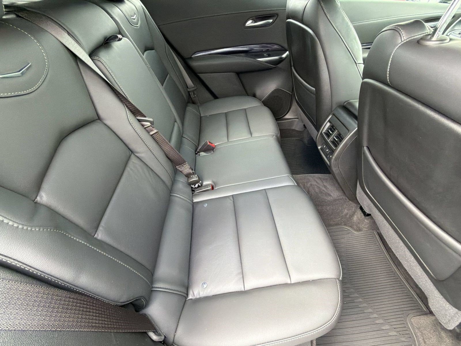 Used 2023 Cadillac XT4 Luxury w/ Cold Weather Package FWD image 31