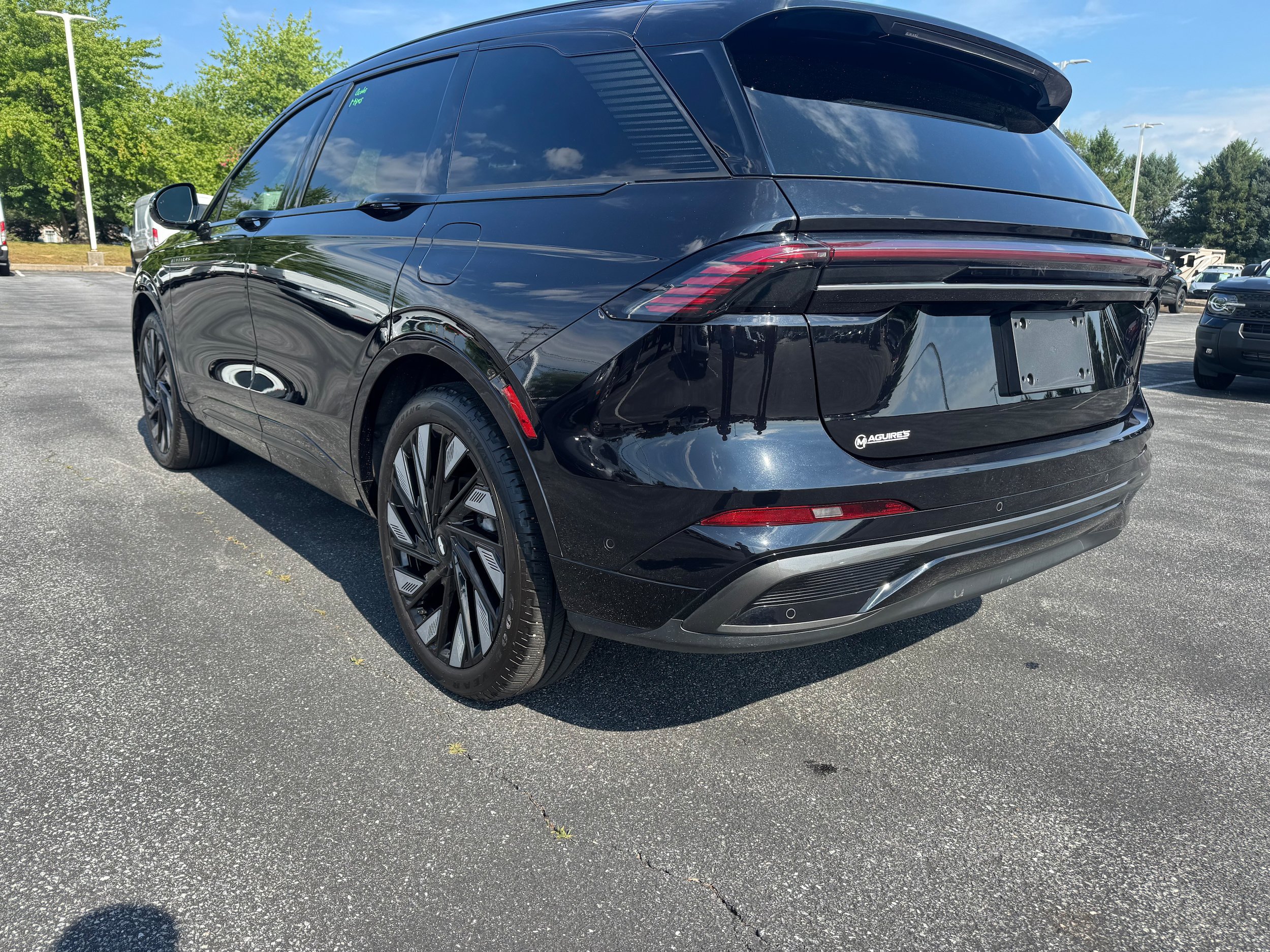 Used 2024 Lincoln Nautilus Reserve w/ Jet Appearance Package (87T) AWD/4WD image 3