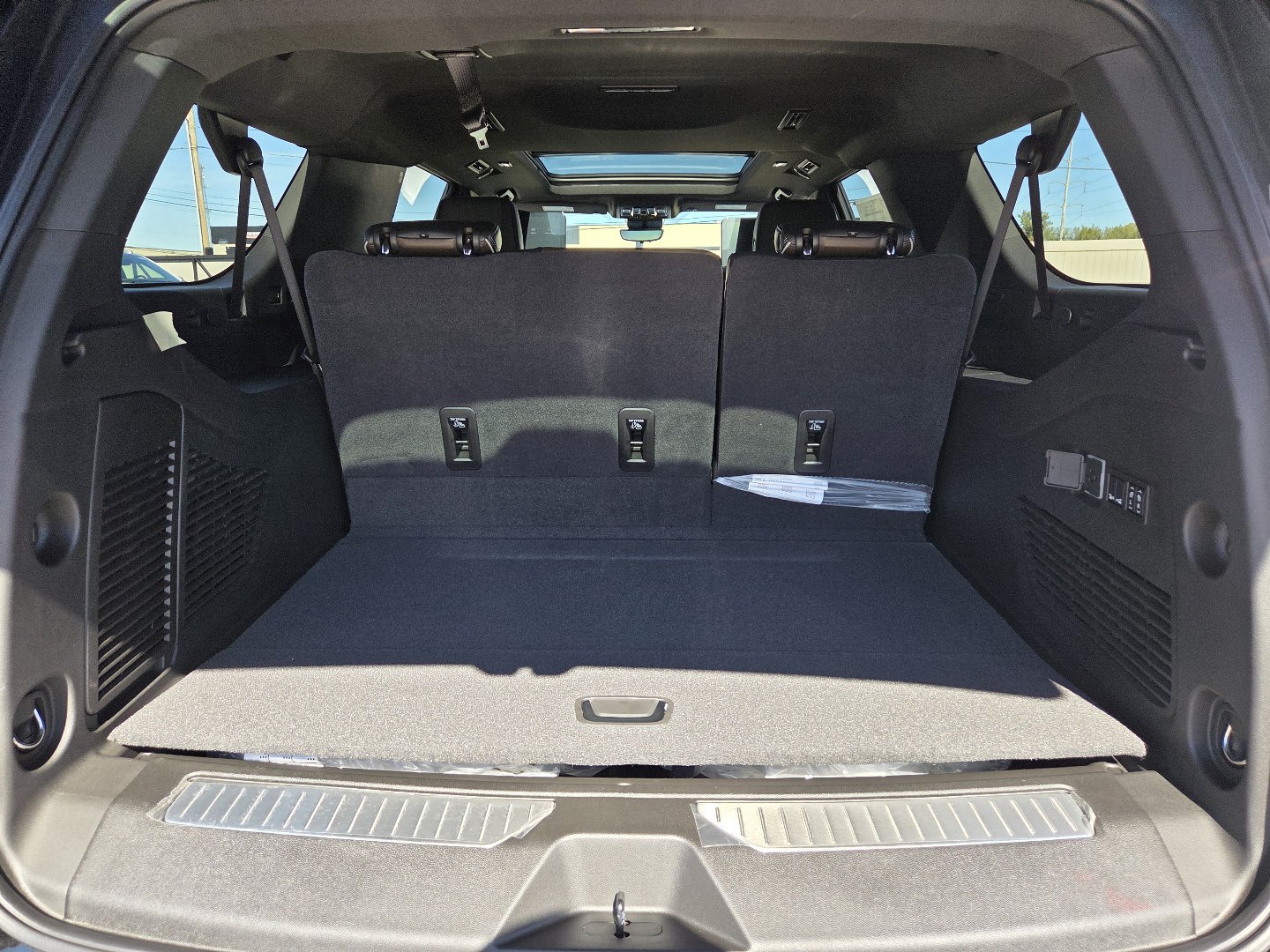 New 2026 GMC Yukon XL Denali Ultimate w/ LPO, Floor Liner Package AWD/4WD image 25