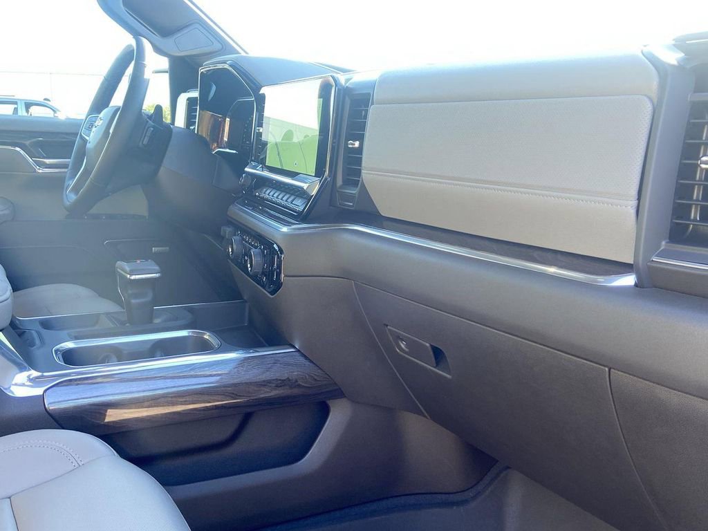 Certified 2024 Chevrolet Silverado 1500 LTZ image 30