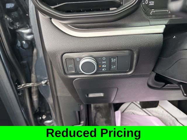 Used 2022 Ford Explorer XLT image 19