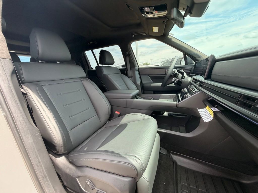 Used 2025 Hyundai Santa Fe Calligraphy image 12