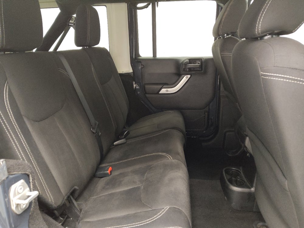 Used 2016 Jeep Wrangler Unlimited Sahara w/ Connectivity Group image 19