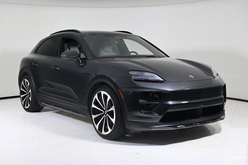 Certified 2025 Porsche Macan Electric RWD image 9