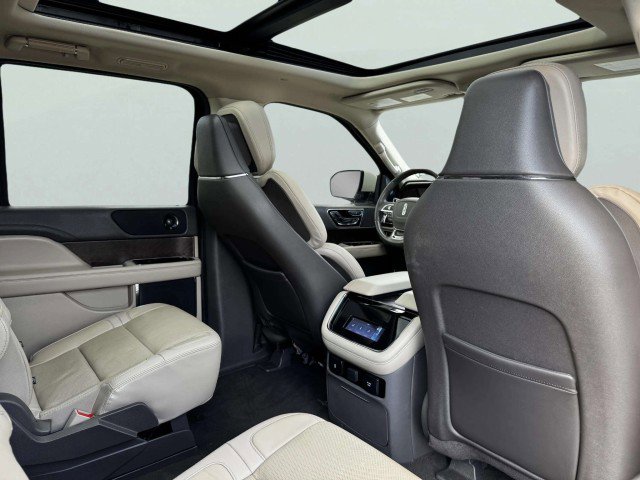 Used 2023 Lincoln Navigator Reserve image 50