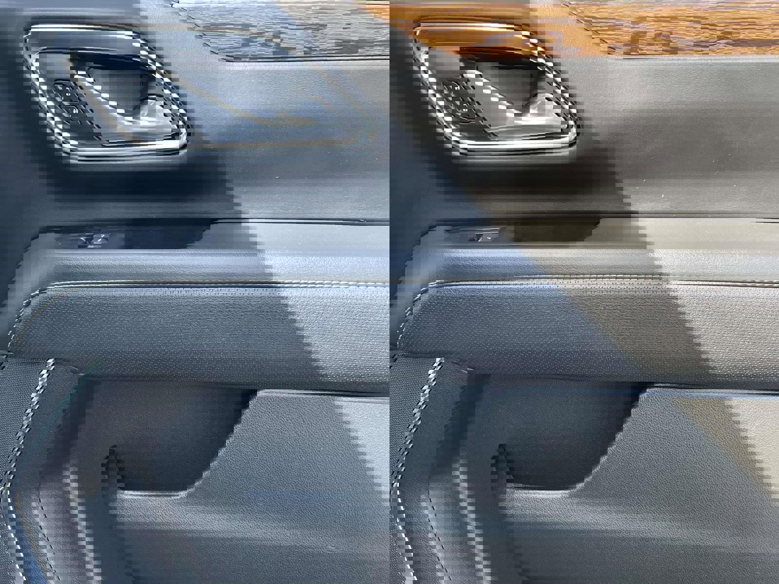 Used 2023 Chevrolet Suburban Premier AWD/4WD image 16