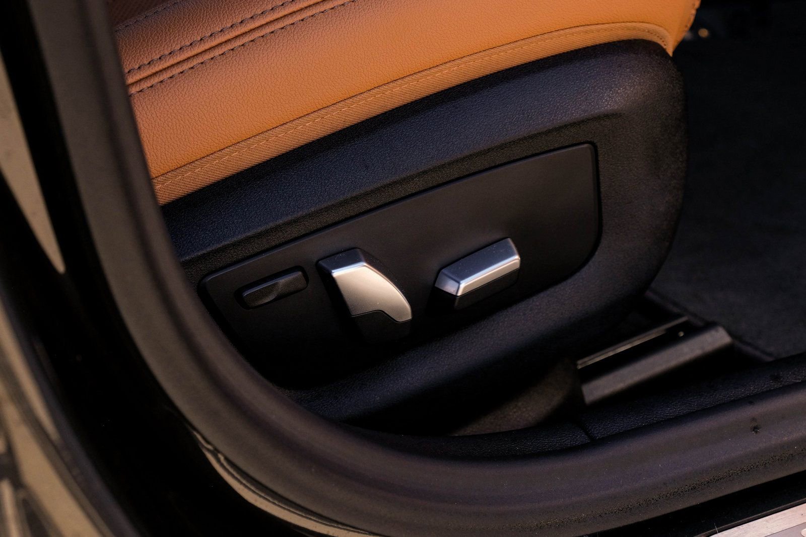 Used 2023 BMW 530i xDrive w/ Executive Package image 44