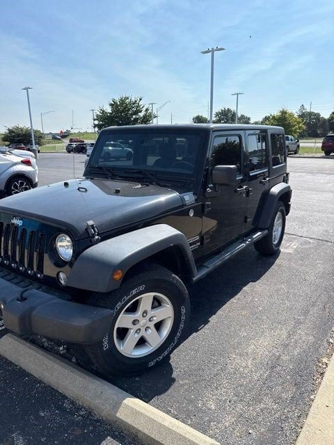 Used 2017 Jeep Wrangler Unlimited Sport w/ Mopar Black Appearance Group AWD/4WD image 4