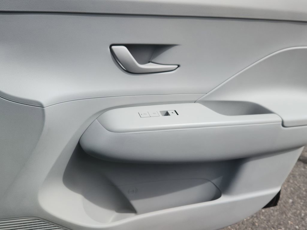 Used 2025 Hyundai Kona SEL AWD/4WD image 14