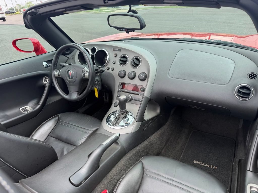 Used 2008 Pontiac Solstice GXP w/ Premium Package RWD image 15