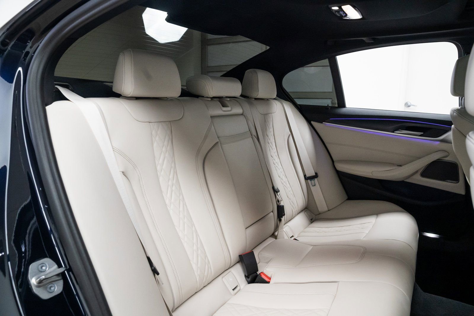 Used 2023 BMW M550i xDrive w/ Parking Assistance Package image 24