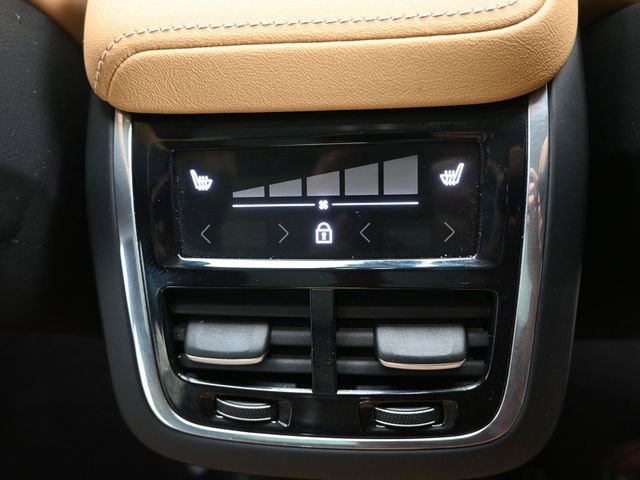 Used 2023 Volvo XC60 B6 Ultimate w/ Climate Package image 35