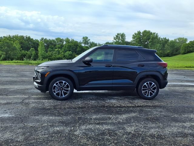 Used 2025 Chevrolet TrailBlazer LT AWD/4WD image 34