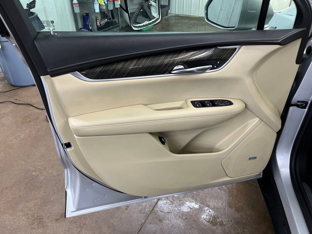 Used 2017 Cadillac XT5 FWD image 12