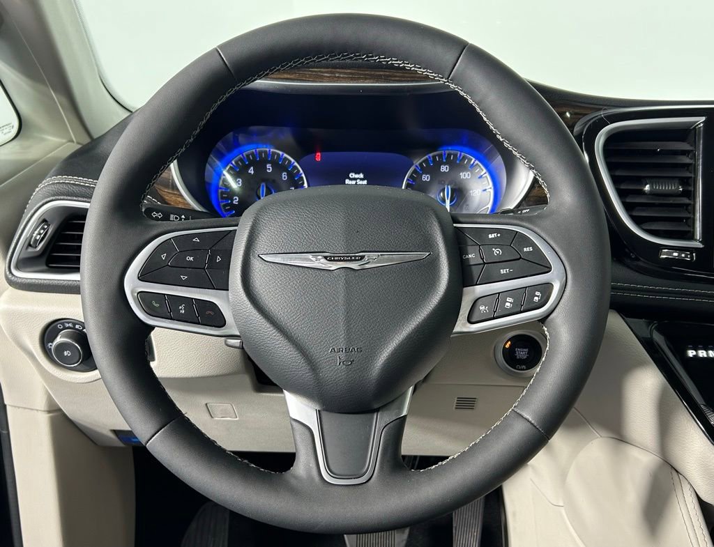 Used 2023 Chrysler Pacifica Limited image 27