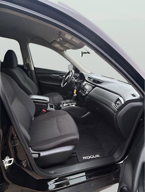 Used 2020 Nissan Rogue SV image 11