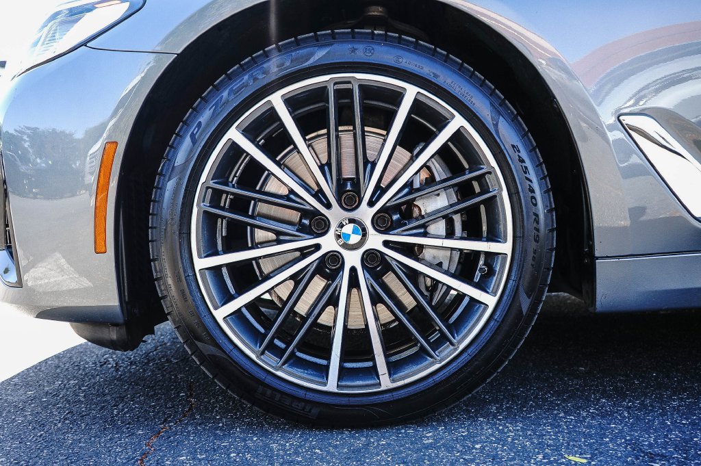 Certified 2023 BMW 540i w/ Convenience Package RWD image 9